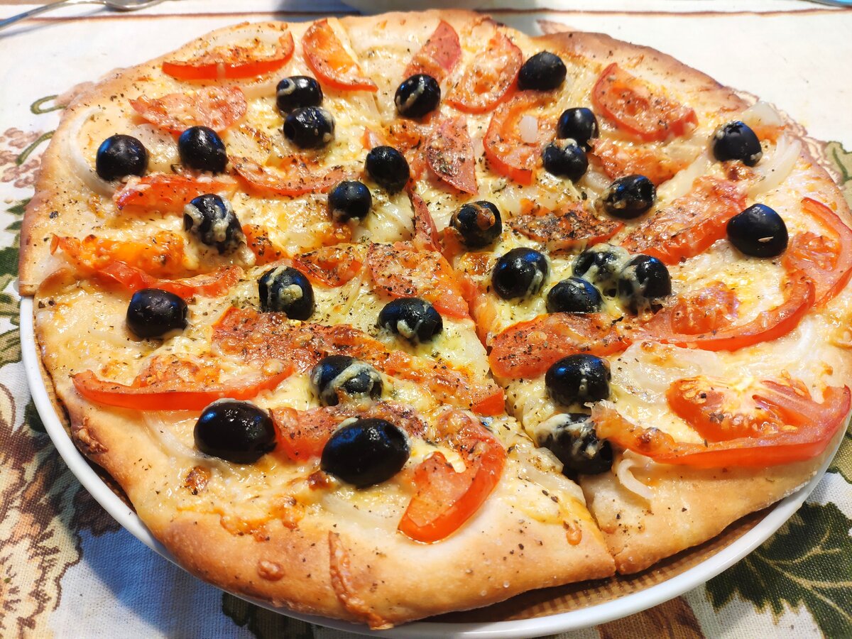 Вкусная пицца. Что ещё нужно для отличного вечера?!