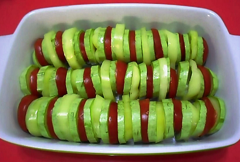 Обалденная запеканка из кабачков с помидорами и болгарским перцем - просто пальчики оближешь