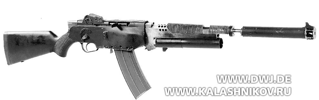 Винтовка AAI XM19 Serial Flechette Rifle 1971. Видны пластинчатые рёбра для охлаждения ствола и понятно, что цевьё отделено.