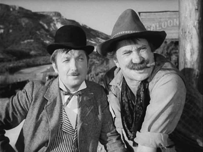 Алексей Смирнов в фильме «Деловые люди» (новелла «Вождь краснокожих»). Кадр из фильма