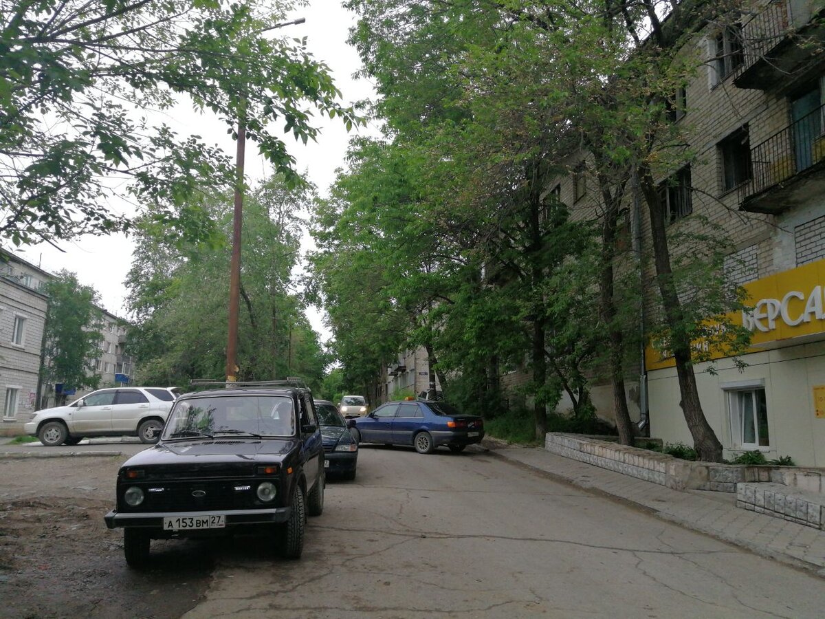 Еще парковки на зеленой зоне