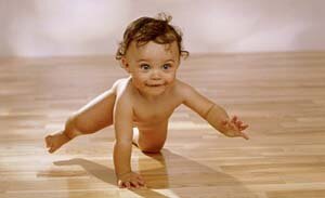 Жизнь молодых родителей полна ожиданий: первой улыбки, первого зубика, первого слова, первого шага. И нередко мамы стараются приложить все усилия для того, чтобы то или иное событие произошло как можно быстрее. Но стоит ли торопиться?