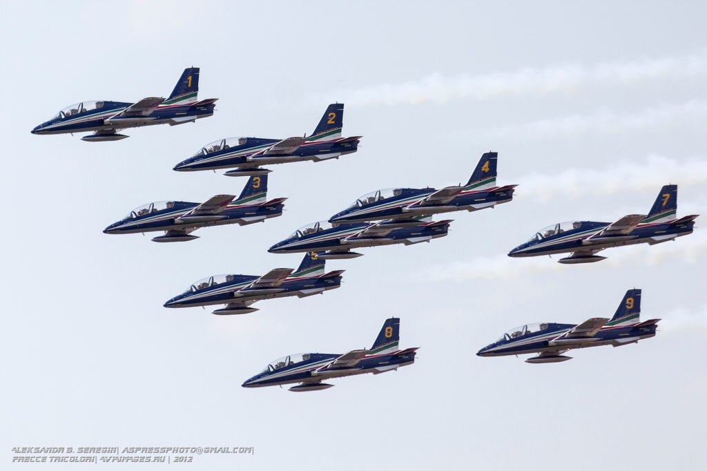     12 августа 2012 года, выступление пилотажной группы «Frecce  Tricolori» на праздновании 100 лет ВВС России (1912-2012) в г.  Жуковском, фотокорреспондент Александр Серёгин (AviaImages.RU,  ASppaImages.COM) | Фототехника Canon 