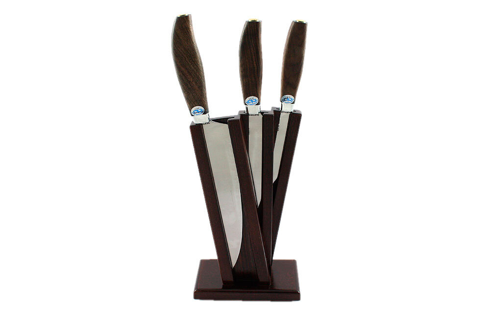 На фото: подставка для кухонных ножей «Трио» полуоткрытого типа для доступа воздуха к лезвиям ножа.