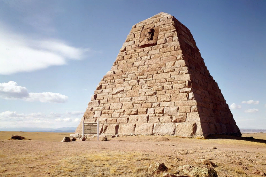 Ames Monument, пирамида посреди прерии