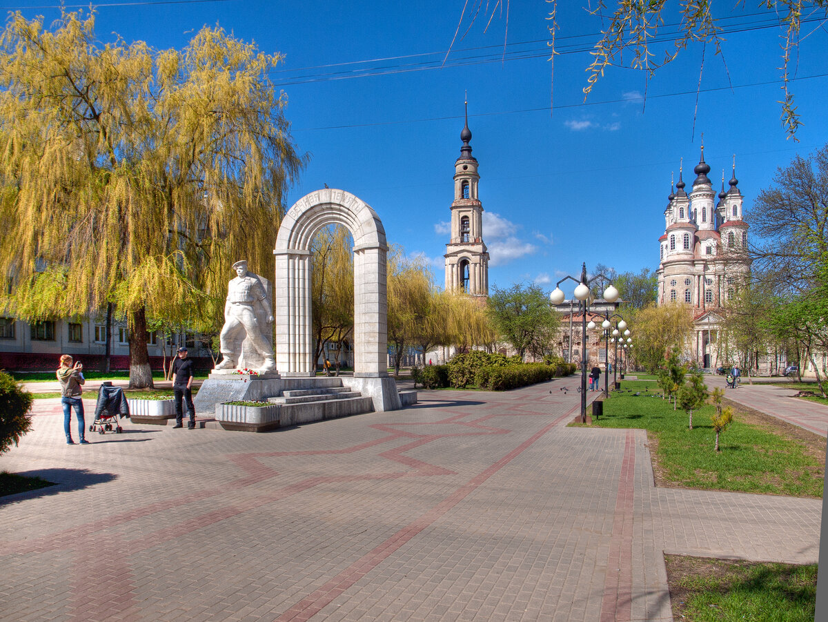 Калуга куда. Город Калуга. Калуга Центральная площадь. Калуга центр города. Калуга фото города 2018.