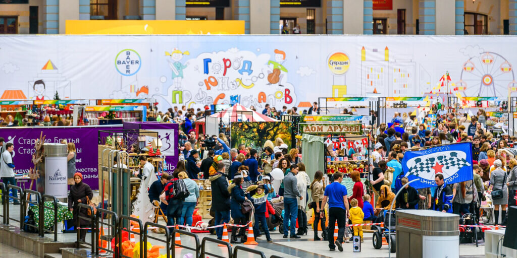 Ярмарка стран. Выставка молочная страна россия. Ярмарка стран. Как называется на ярмарке мужчина с доской. Блюда на детскую ярмарку.