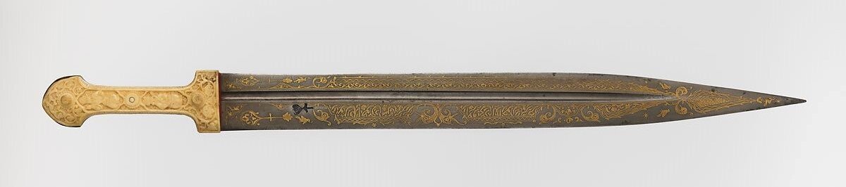 Черкесский кинжал, датированный XVIII - XIX веками из собрания Metropolitan museum. 