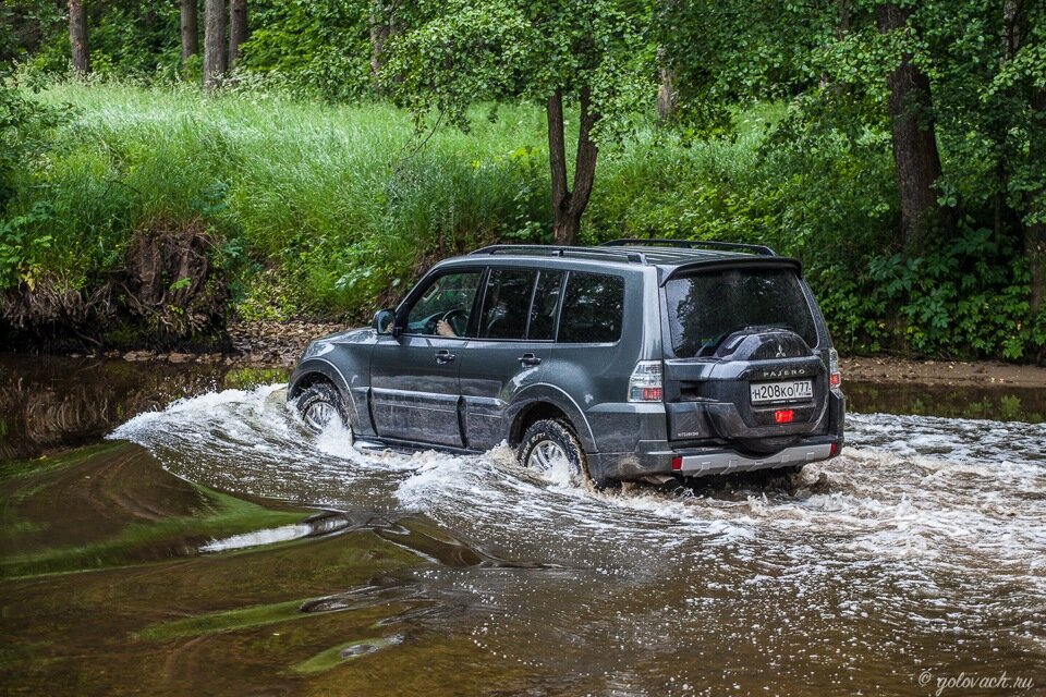 Покатался на Mitsubishi Pajero IV. Вот какие выводы я сделал. Конечно, многие не согласятся, но всё же ???