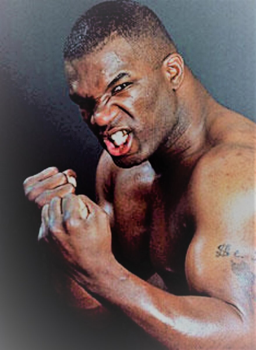 Рука тайсона. Майк Тайсон. Майк Тайсон фото. Майк Тайсон 1998. Mike Tyson 1999.