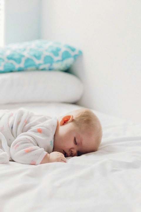 https://pixabay.com/photos/bedroom-bed-pillow-baby-sleep-kid-2563798/