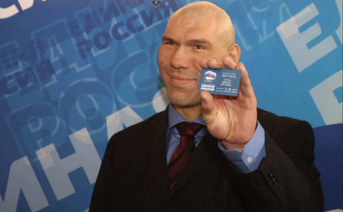 Почему партбилет «Единой России» - точная копия банковской карточки