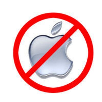 Вот и настал тот самый день, которого все опасались почти целый год. Сегодня, 2 декабря 2019 года, российский президент Владимир Путин подписал новый закон, который, как и все остальные, направлен на улучшение жизни всех россиян. Так, в частности, глава государства одобрил вступление в силу нового законопроекта, обязывающего всех производителей мобильных устройств, ноутбуков и телевизоров типа Smart TV переустанавливать на такие прямо на заводе российские приложения, однако перечня таких до сих пор нет. Любого зарубежного программного обеспечения на гаджетах от Apple, Samsung, Xiaomi, Huawei, LG, Sony и любых других брендах быть не должно, а разрешено оставить только такое ПО, которое необходимо для работы всей операционной системы