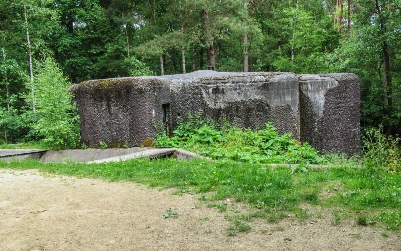 Один из шлюзовых ДОТов, отвечавший за поддержание уровня воды.Фото с сайта http://www.fortengordels.be/