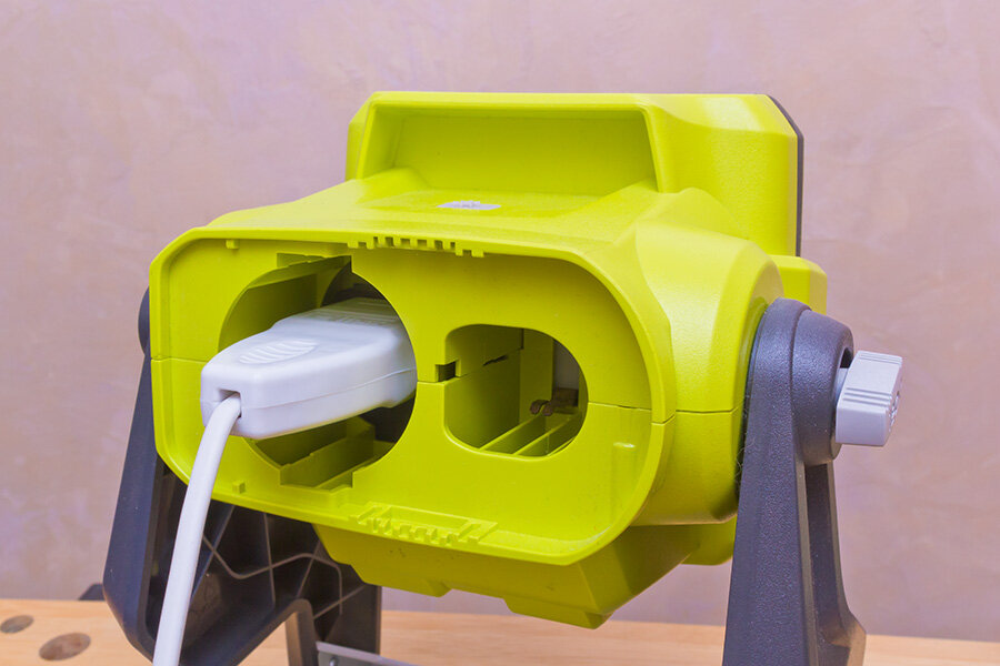 Гибридное питание. Провод для сети 220 Вольт. (Источник: фото автора)