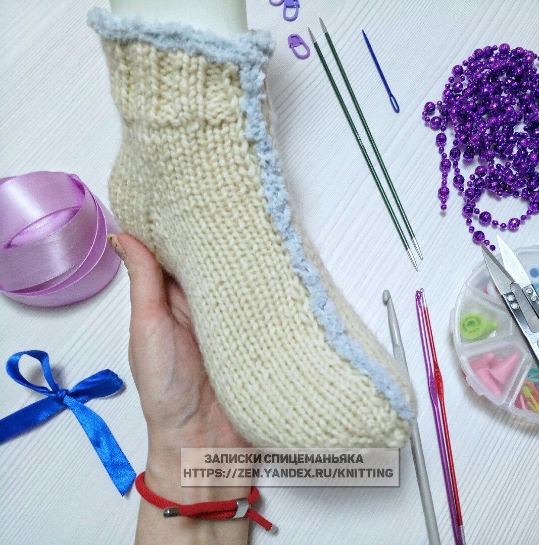 Корсетные носки с отделкой. 