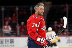 Александр Овечкин почтил память Кобе – вышел на раскатку под номером 24. Джерси продадут на аукционе, а деньги направят в фонд семьи великого баскетболиста