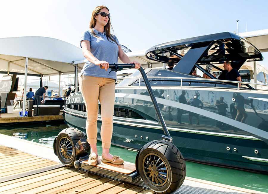 Оригинальный электроскутер для взрослых Stator имеет вес около 41 кг и рассчитан на эксплуатацию с максимальной загрузкой 113 кг.