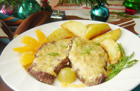 Так как мясо заранее отбивалось, готовится оно достаточно быстро, у меня 35 минут при температуре 190 С.