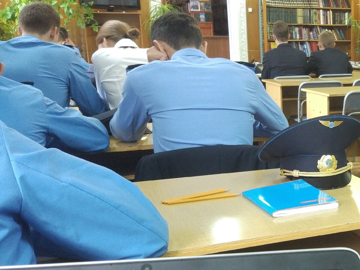 Занятия в одном из летных училищ России