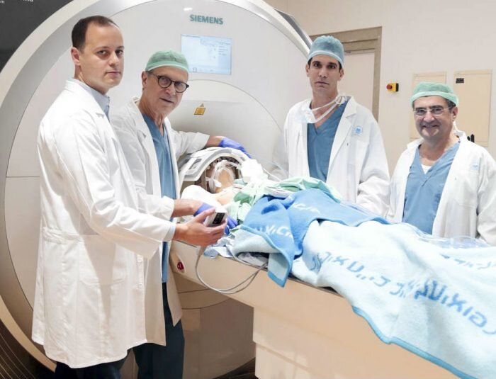 Врачи клиники «Ихилов» в Тель-Авиве