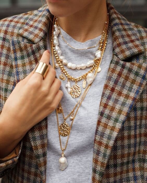 https://femmie.ru/6-ukrashenij-kotory-e-dolzhny-by-t-v-garderobe-kazhdoj-roskoshnoj-zhenshhiny-196754/?utm_referrer=https://zen.yandex.com