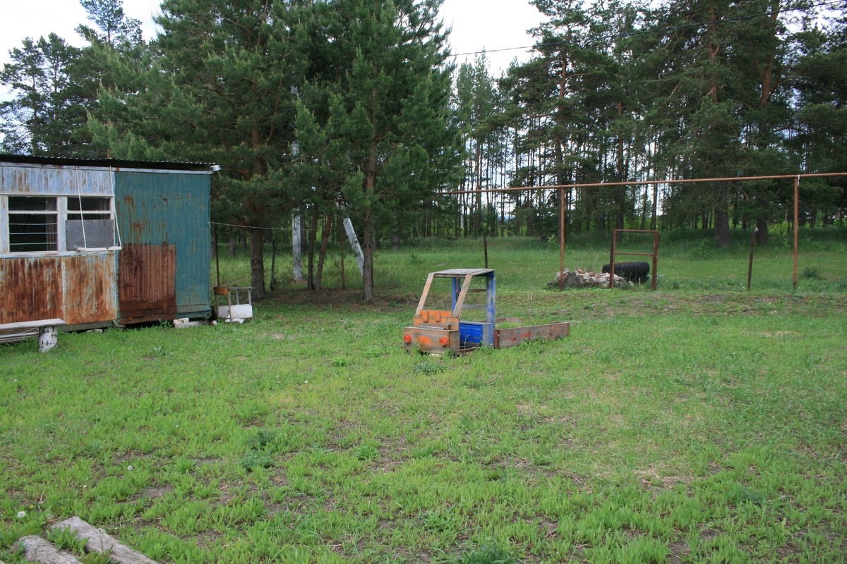 Земля, где можно построить что-то свое. Рядом с родителями. Но нужно ли? 