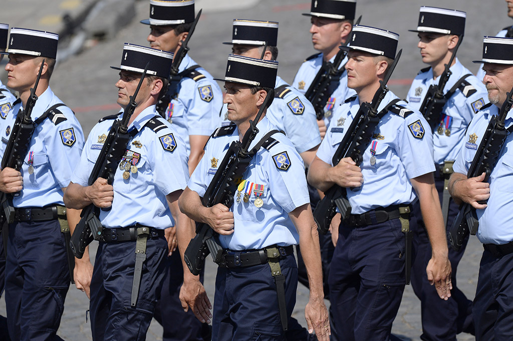 Франция какая форма. Франция полиция Gendarmerie. Национальная жандармерия Франции. Гвардейская жандармерия Франции. Форма французская Национальная жандармерия.