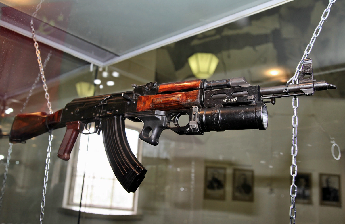 Автомат АКМ 7.62. АКМ С ГП 25. АКМ автомат Калашникова модернизированный 7.62. АКМ 7 62 С подствольником.