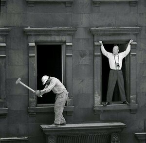 Ормонд готовится к съёмке одного кадра.