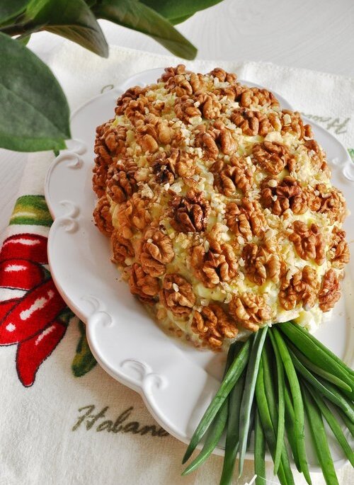  Любимый рецепт  на праздничный стол - салат АНАНАС! Рецепт салата простой, но посмотрите, как из простых продуктов можно приготовить красивый праздничный салат.