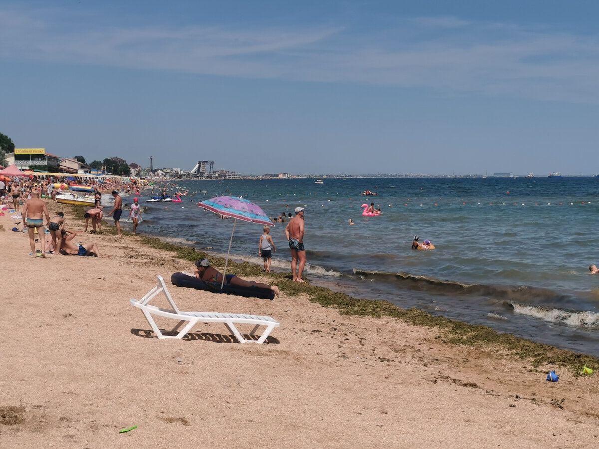 В Феодосии (Крым) мы захотели бежать на другой курорт, едва увидев пляжи.  Остановило недорогое жильё. Впечатления первого дня | Зоркий | Дзен