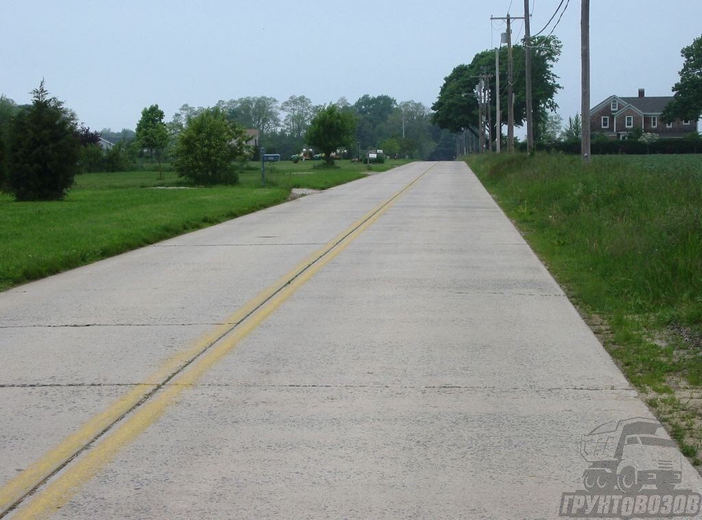 При помощи бетона делают прочные дорожные плиты