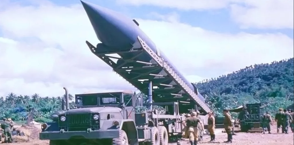 Советские ракеты на кубе 1962. Карибский кризис ракеты на Кубе. Карибский кризис советские ракеты на Кубе. Ядерные ракеты СССР на Кубе.