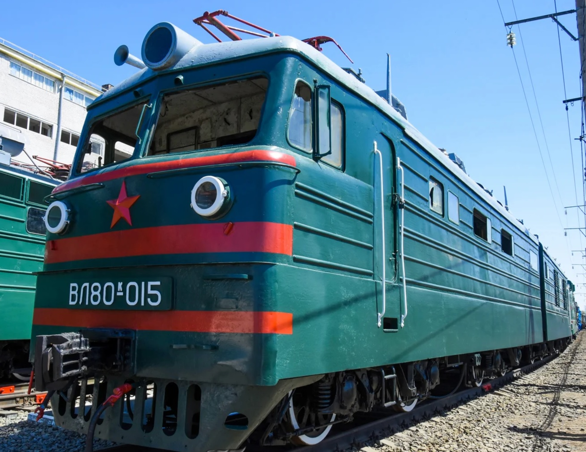 Самый массовый грузовой электровоз переменного тока в СССР - ВЛ80. Как ...