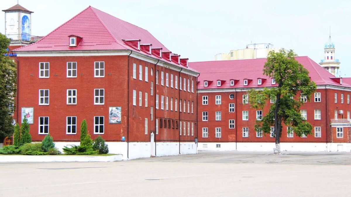 Главный учебный корпус КВВМУ