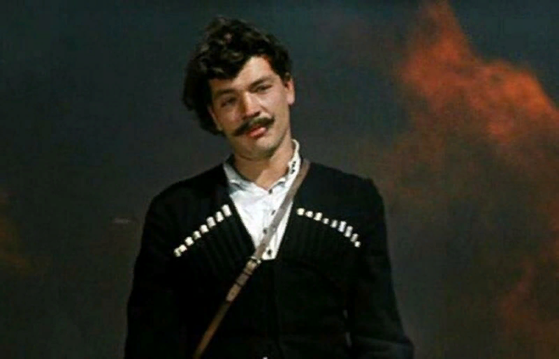 Бурнаш в неуловимых мстителях актер. Актер сидор. Атаман гнат бурнаш. Актер сидор. Атаман бурнаш из неуловимых.