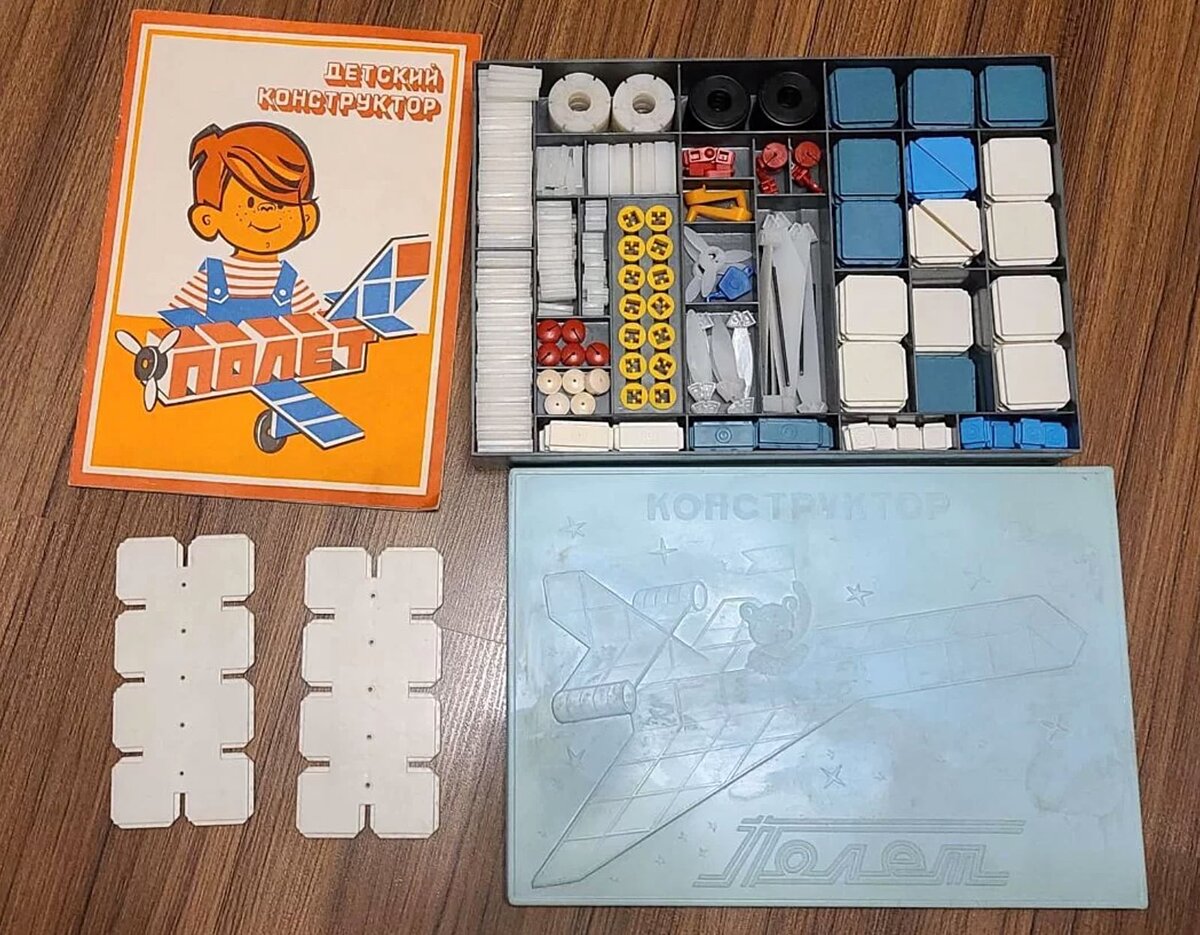 Детский конструктор «Полет» в полной комплектации и отличном состоянии, такой набор на Авито стоит 2500 рублей. Фото: avito.ru