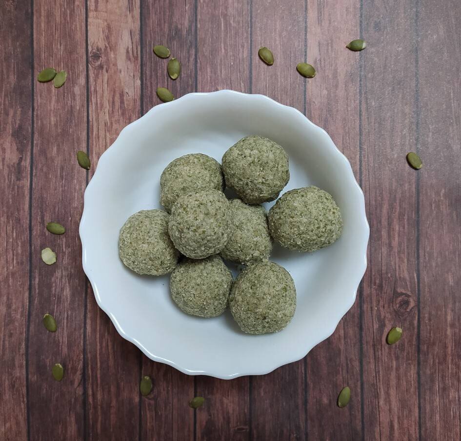 Халва из семечек. Халва семечки. Халва тыквенная. Халва семечки. Халва из тыквенных семян.