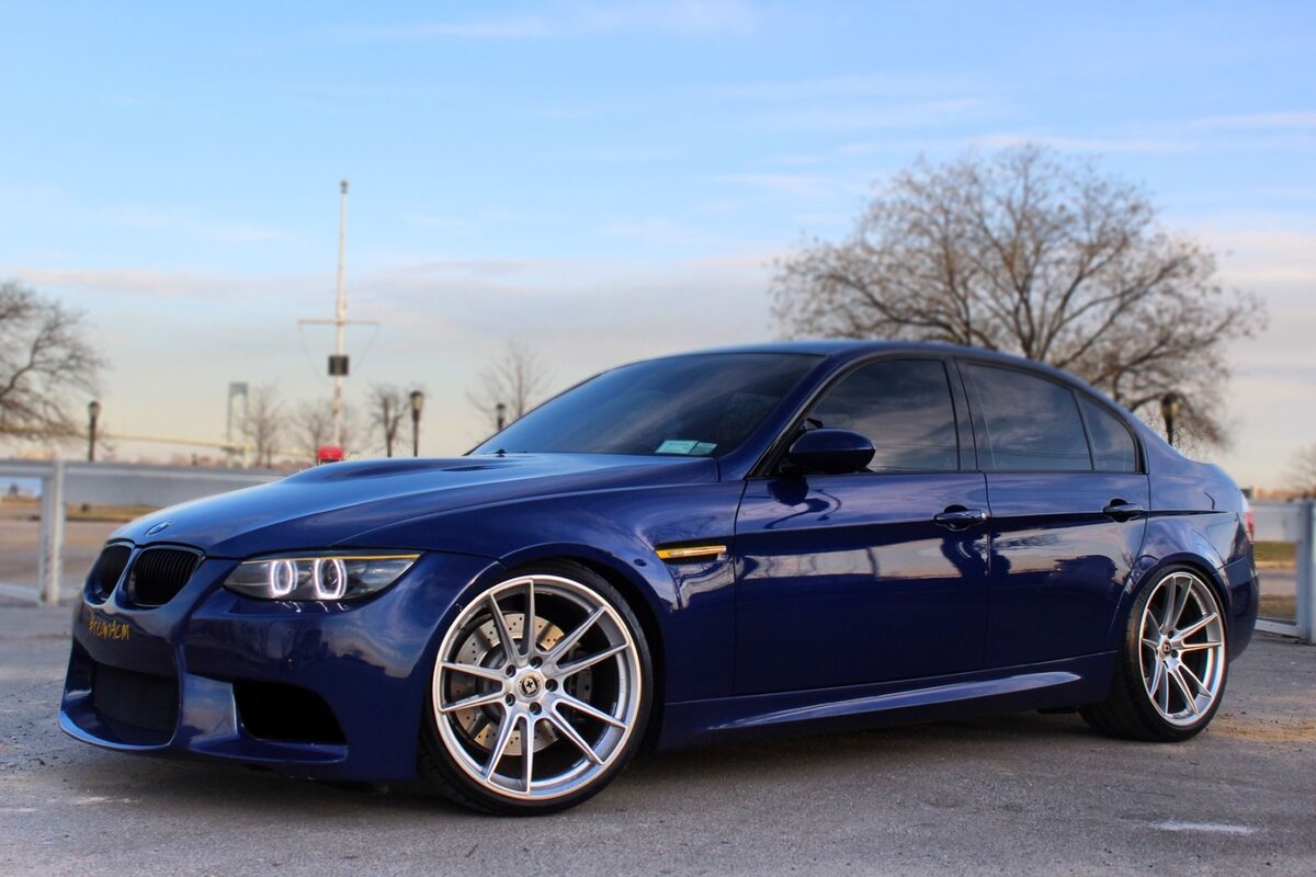 Бмв м5 19. BMW m3 e90. BMW e90 Blue. BMW m3 Blue e90. БМВ m5 e90.