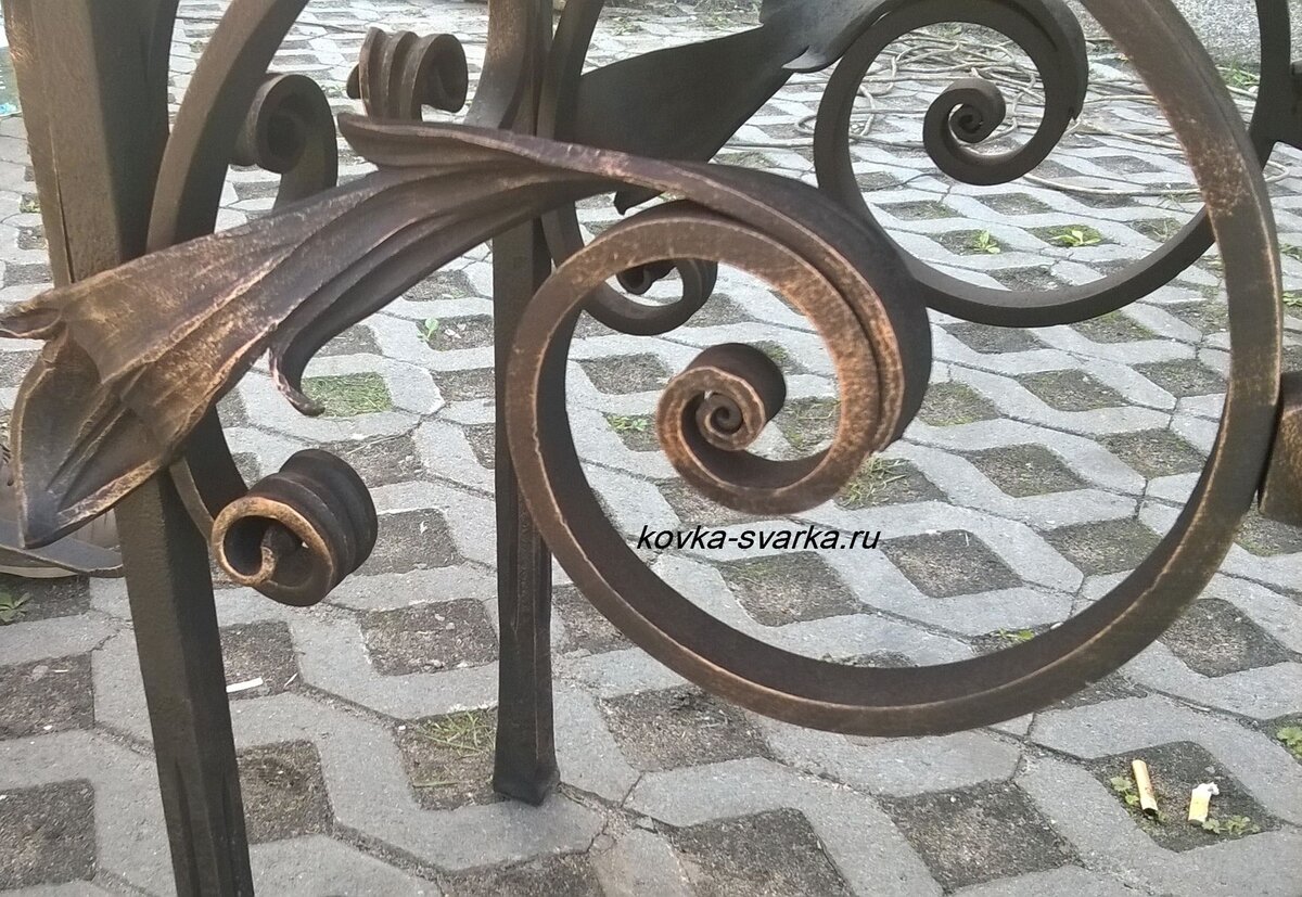 Выкованные вручную завитки "на горячую"