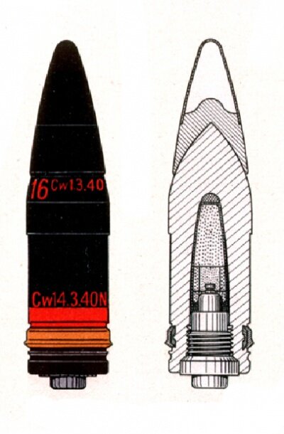 Немецкий 75-мм бронебойный каморный снаряд. В разрезе чётко видна пусть и небольшая, но вполне себе камера со взрывчаткой.