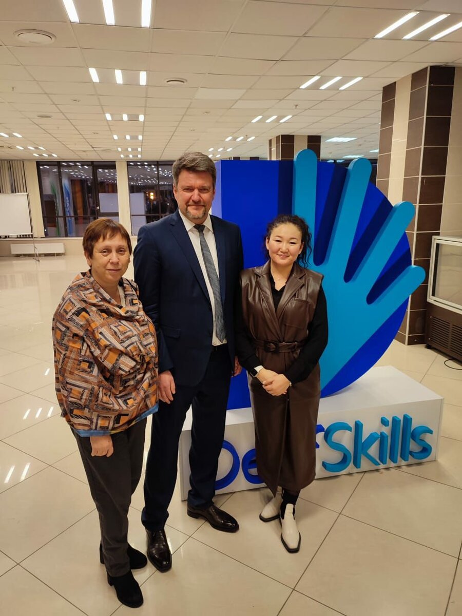 Елена Шнейдер с коллегами по ВОГ