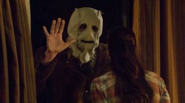    Незнакомец Цитата из к/ф «Незнакомцы» режиссёра Брайана Бертино