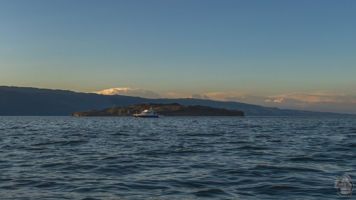 Путешествуем по Байкалу вокруг Ольхона на моторной лодке. Стоит ли авантюра усилий, что смотреть и "какие подводные"?