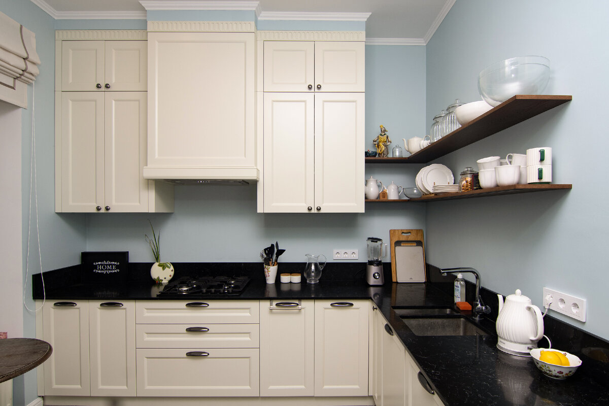 Неоклассическая кухня в загородный дом, Jim Wood