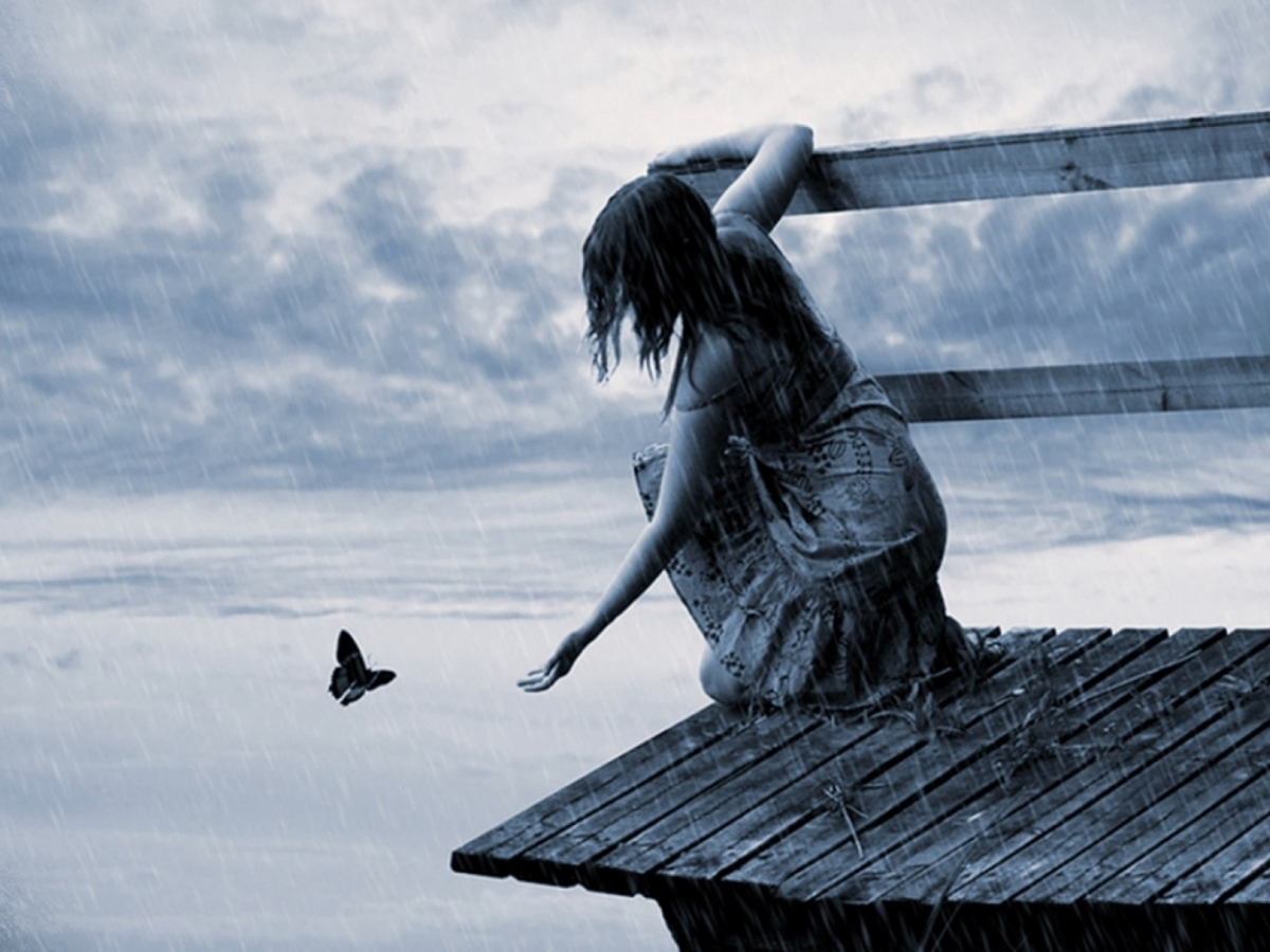 Одиночество девушка. Женщина грустит. Одиночество тоска. Женщина в печали. Грусть печаль.