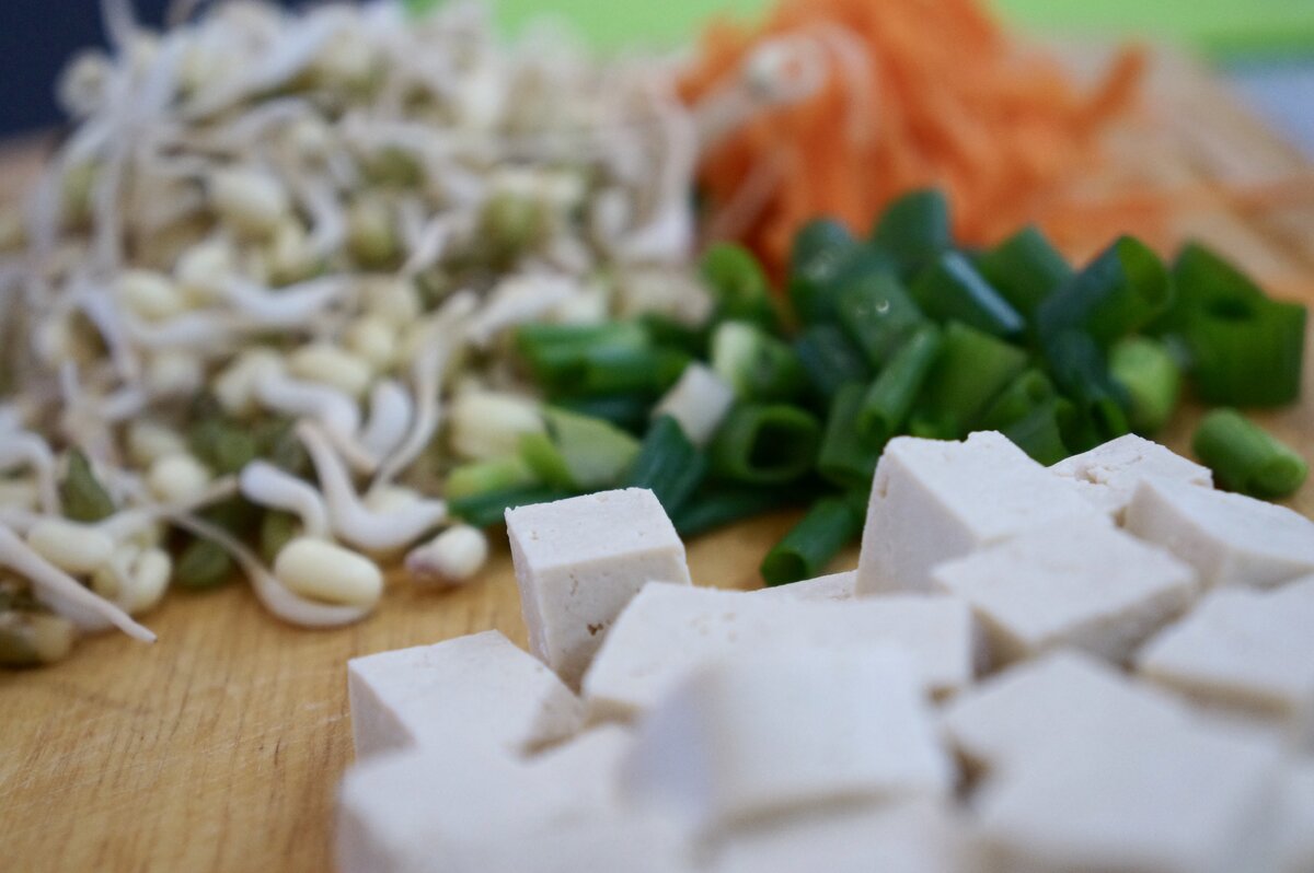 Подготавливаем продукты.