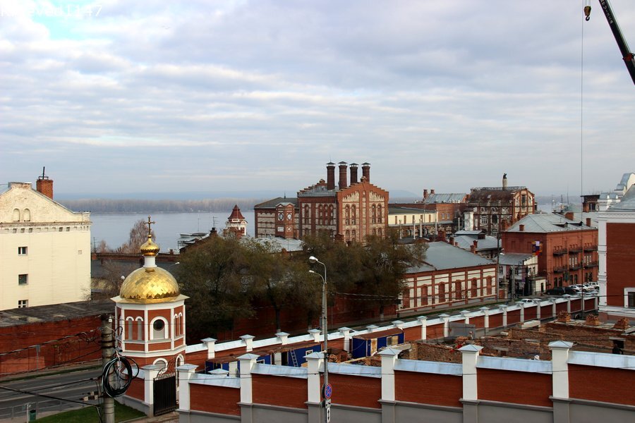 Сапара. На дальнем плане - несколько корпусов  бывшей пивоварни фон Вакано. 