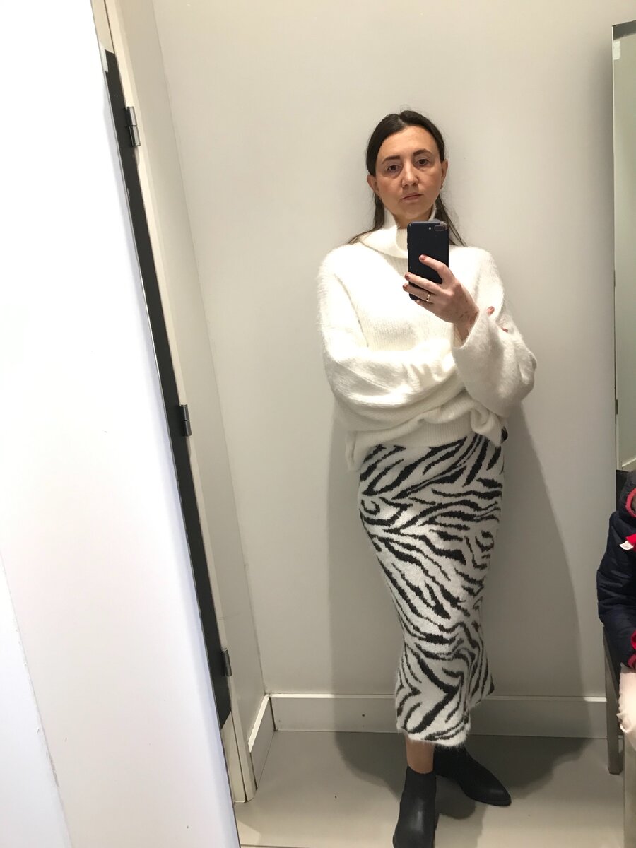 Не мое. Юбка смотрится плохо. У меня выдающиеся бёдра:(